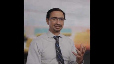 Indian-origin doctor is at the center of a $17 million lawsuit for an allegedly wrong heart surgery in Oregon. Indian-origin Dr Ashok Muralidaran under fire over 'wrong' heart surgery in Oregon: 'India gives fake degrees'