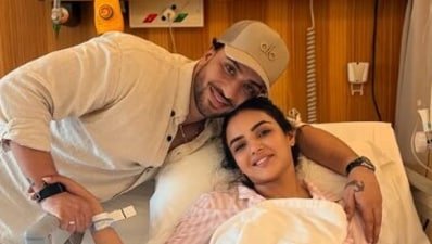 Aly Goni shared a picture of Jasmin Bhasin from the hospital.