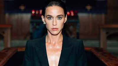 Katy Perry embraces her dark side in 'Watch It Burn' music video, Fans spot Orlando Bloom diss amid new romance with Justin Trudeau