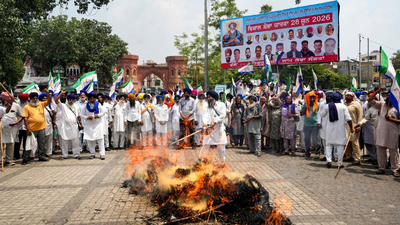 Farmer leaders claimed that the pact could lead to increased imports of agricultural commodities such as pulses, fruits, vegetables and other food items ‘Anti-farmer and anti-worker’: Kisan Mazdoor Morcha protest India-US trade deal, burn effigies of PM Modi and Donald Trump