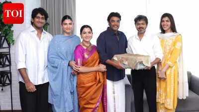 Kushboo Sundar and family meet CM Vijay to invite him for daughter Avantika’s wedding