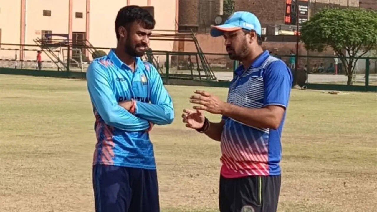 Manav Suthar with coach Dheeraj Sharma (Special Arrangements) (1)