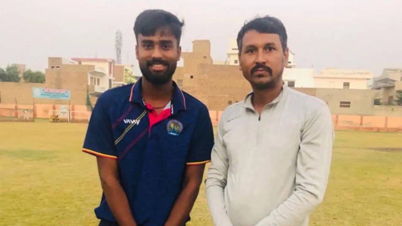 Manav Suthar with coach Dheeraj Sharma (Special Arrangements)