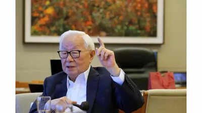 Morris Chang, founder of world's biggest chip company TSMC, on AI layoffs: Hidden Maths most CEOs miss in layoffs is that in a year …