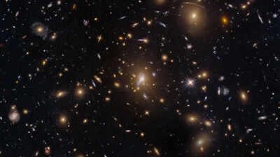 pc: NASA NASA’s Hubble sees a swarm of galaxies in one of the universe’s largest structures