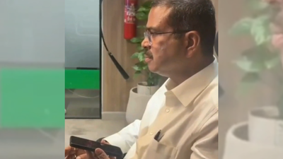 Dharmendra Pradhan spoke to parents of a seriously injured NEET-UG aspirant from Kolkata Watch: Dharmendra Pradhan speaks to parents of NEET-UG aspirant taking re-exam while recovering from major surgery
