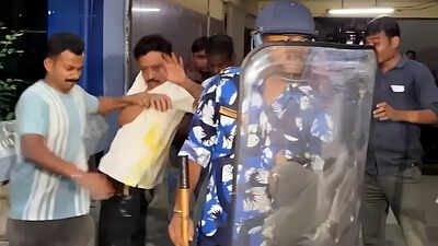 Protesters hurl eggs, cow dung and tomatoes at Dutta Pelted with eggs, cow dung and tomatoes: Bidhannagar corporation ex-chairperson Sabyasachi Dutta sent to police custody for 8 days