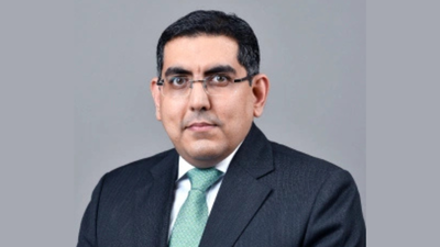 Who is Puneet Sharma, the Axis Bank CFO who has resigned?