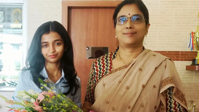 A Ranchi-based commerce student has emerged as one of the biggest beneficiaries of the CBSE Class 12 re-evaluation process. After challenging her marks in English and Business Studies, Avani Kejriwal saw her score rise by 24 marks, taking her overall result from 95.2 per cent to a flawless 500 out of 500. CBSE revaluation miracle: Ranchi student's score jumps from 95.2% to 500/500 after gaining 24 marks