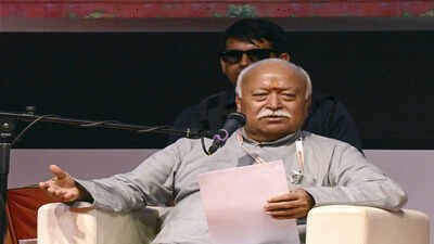 Thiruvananthapuram: Rashtriya Swayamsevak Sangh (RSS) chief Mohan Bhagwat during a lecture meeting, marking the 100 years celebrations of the Rashtriya Swayamsevak Sangh, in Thiruvananthapuram, Kerala. (PTI Photo) 'We are not like Hitler, should keep doors open': RSS chief Bhagwat backs Hosabale on Pakistan dialogue