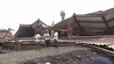 Several feared trapped after under-construction warehouse collapses in Kolkata (Picture credits: ANI) Kolkata warehouse roof collapses during construction, several feared trapped