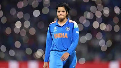 Trust Shafali Verma, the bowler: Nasser Hussain offers 'safety valve' to India's balance problem in Women's T20 World Cup