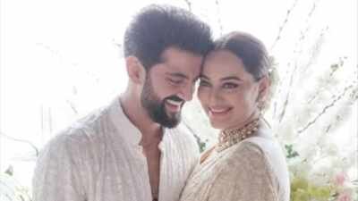 Sonakshi Sinha requests paparazzi to stop filming; asks,'Ho gaya?' during family outing; Zaheer Iqbal urges photographers