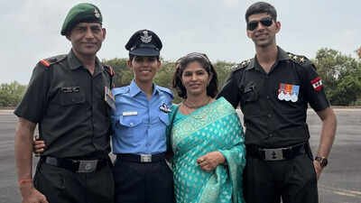 Flight Cadet Minakshi Kumari with family With SC breaking glass ceiling, Flt Cdt Minakshi among first batch of NDA entrants who have become IAF officers