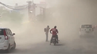 Strong winds, dust storms sweep Delhi-NCR; red alert issued for rain Dust storms, strong winds sweep Delhi-NCR; red alert issued for rain
