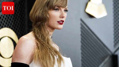 Bride-to-be Taylor Swift jets out of Rhode Island; firework display lights up sky ahead of bachelorette celebrations - PICS