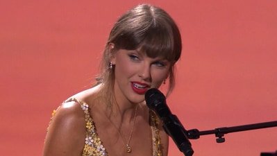 Taylor Swift performed I Knew It, I Knew You for the first time at the Toy Story 5 premiere. Taylor Swift performed I Knew It, I Knew You for the first time at the Toy Story 5 premiere.