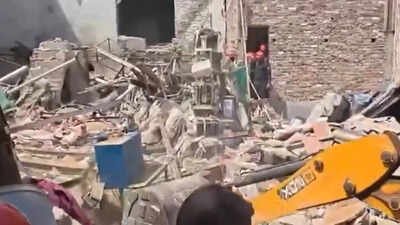 House collapses in Delhi's Mukundpur after LPG blast; several feared trapped
