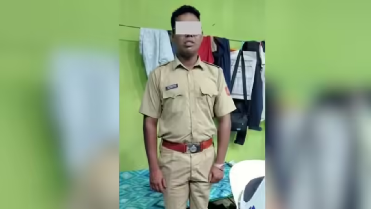 The man, identified as Diptendu Bag, was accompanied by his girlfriend and reportedly behaved in a manner that immediately raised suspicion among officers.