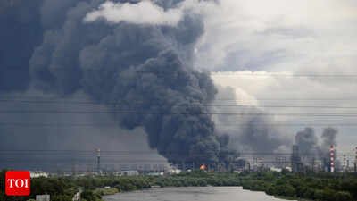 The attack caused multiple fires, most dramatically at the Kapotnya oil refinery in south-east Moscow 1,000 drones & cruise missiles: Ukraine launches largest attack against Russia since war began in 2022