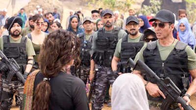 'Welcome to the Jungle' box office collection Day 2 [LIVE]: Akshay Kumar and Suniel Shetty starrer is eyeing Rs 40 crore worldwide