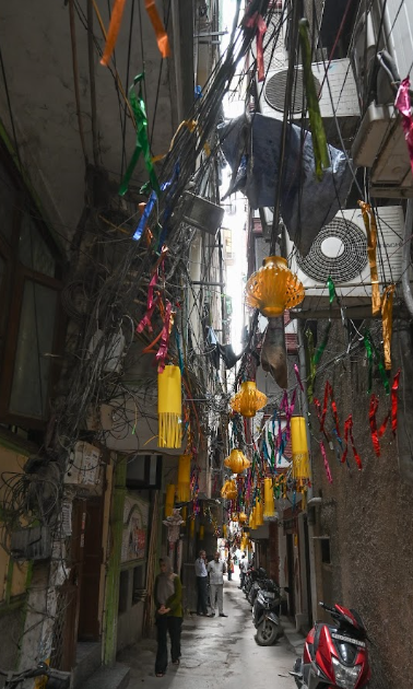 wires criss-cross  across homes in Hauz Ranis narrow lane. Photo credit: Jatin Surya Kumar/TNN