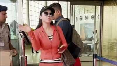 A viral video shows Preity Zinta being asked to remove her sunglasses during a routine security check at Mumbai airport, drawing praise online for "no VIP treatment." Dressed in a red tracksuit, Preity is set to return to cinema with Batwara 1947 (August 14) and Vibe (September 18, 2026). Preity Zinta's airport video goes viral after security officer asks her to remove sunglasses, internet applauds 'No special treatment'