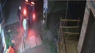 Gang uses Thar to uproot ATM, escapes with cash in Odisha Watch: Gang uses Thar to uproot ATM, escapes with cash in Odisha
