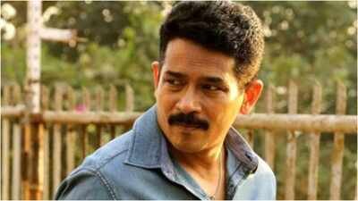 Atul Kulkarni announced a one-day hunger strike on July 16 to support Sonam Wangchuk, urging the government to begin dialogue "without delay." Wangchuk's indefinite fast at Jantar Mantar, demanding Education Minister Dharmendra Pradhan's resignation over NEET-UG irregularities, has entered its 19th day, with celebrities like Shabana Azmi also extending support. Atul Kulkarni announces one-day hunger strike in support of Sonam Wangchuk, urging Government to begin dialogue: 'Dard ka dard se rishta hona bohot zaroori hai'