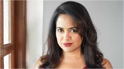 Sameera Reddy revealed she was made two to three shades lighter and wore padded bras, bum pads and coloured lenses during her debut film 'Maine Dil Tujhko Diya'. She struggled with body image and skin colour insecurities until her 40s, recalling body-shaming by crew members. Reddy is married to Akshai Varde, with two children. 'I used full body makeup to match the colour of my face with my body': Sameera Reddy reveals on being made ‘two to three shades lighter’ in her debut film 'Maine Dil Tujhko Diya' with Sohail Khan