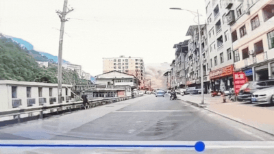 Footage from dashcam Watch: Deadly landslide strikes China, dozens remain missing