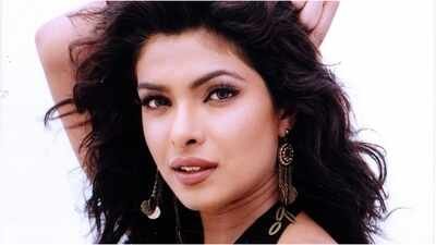 Suneel Darshan recalled casting Priyanka Chopra in Andaaz over Kareena Kapoor. Initially unimpressed, he later felt she resembled young Rekha, noting her nose issue, fixed later via surgery. Andaaz became her real breakthrough after The Hero flopped. Priyanka now works on Varanasi, Amri, and Judgment Day. Suneel Darshan recalls Priyanka Chopra's nose issue and her resemblance to Rekha during their first meeting: 'Without makeup, Rekha ji also looked similar'