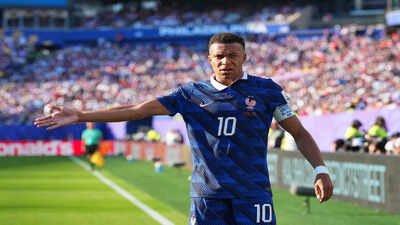 France's Kylian Mbappe (10) gestures during the World Cup round of 16 soccer match between Paraguay and France in Philadelphia, Saturday, July 4, 2026. (AP Photo/Martin Meissner) OFFSIDE: Kylian Mbappe and France show they can play ugly to win in Paraguay showdown