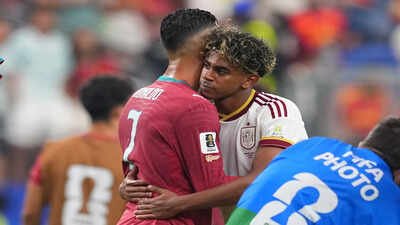 Spain's Lamine Yamal, right, hugs Portugal's Cristiano Ronaldo (7) (AP Photo) Lamine Yamal consoles tearful Cristiano Ronaldo after Portugal's World Cup heartbreak - Watch