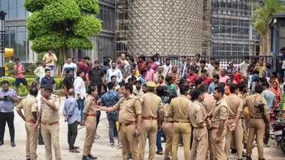 7-year-old girl raped and killed at Ghaziabad mall site (Cops at crime scene) 7-year-old girl raped and killed at Ghaziabad mall site, minor among 2 detained