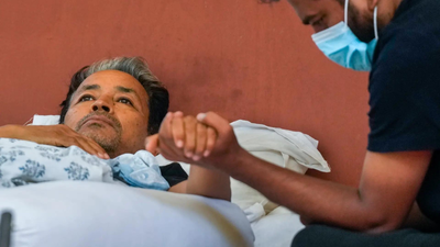 Sonam Wangchuk hospitalised after 20-day hunger strike 'Suspicious': Sonam Wangchuk's doctor rejects Safdurjung report claiming potassium deficiency