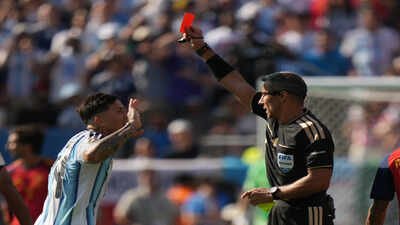 Referee Slavko Vincic shows a red card to Argentina's Enzo Fernandez (24) during the World Cup final. (AP Photo) Late drama! Enzo Fernandez sent off as Argentina reduced to 10 men before World Cup final extra time