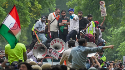 CJP alleges police brutality during Parliament march 'Truck carrying Abhijeet Dipke, Gitanjali, Shabana Azmi, Prakash Raj brutally attacked': CJP accuses Delhi Police of violence