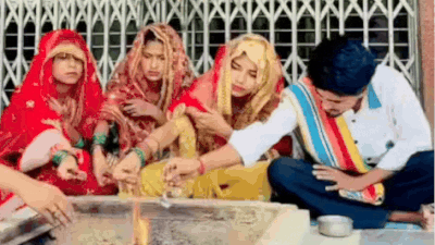 'Didn't want to live apart': 3 sisters marry their social media cameraman in UP's Amroha; wedding videos go viral