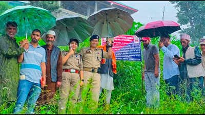 Police attached the immovable properties of five Pakistan-based terror handlers Jammu and Kashmir: Properties of 5 Pakistan-based terrorist handlers attached in Reasi