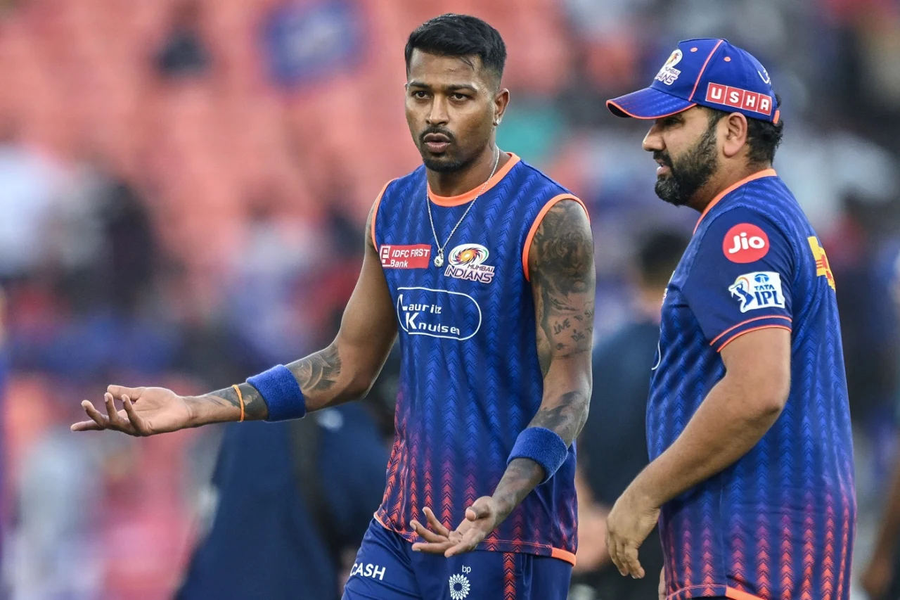 Why do fans compare Hardik Pandya and Rohit Sharma as two different Mumbai Indians leadership styles?