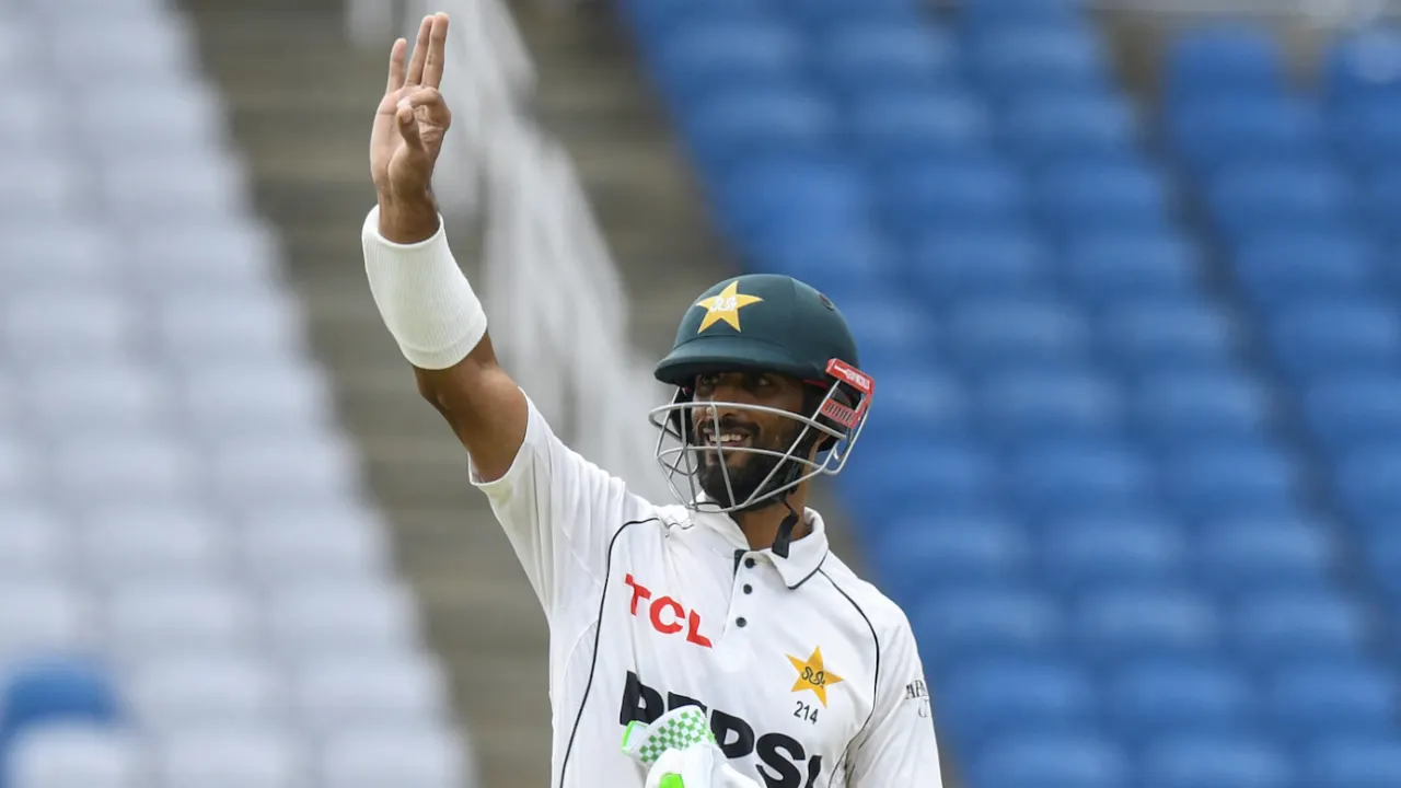 Masood bats with fractured finger as Pakistan teeter on the brink of defeat in Tarouba Test