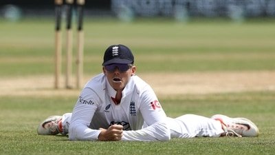 Alastair Cook maintains his stance on Jacob Bethell prioritising IPL despite warming bench. (AFP)