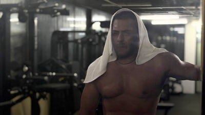 Salman Khan gives a glimpse into his late night gym session. Salman Khan gives a glimpse into his late night gym session.