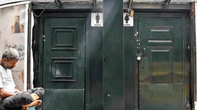 A few facilities at prominent locations, such as the National Science Centre and the Crafts Museum in New Delhi, were locked. In 5 years, Delhi barely issued challans for urinating, spitting in public