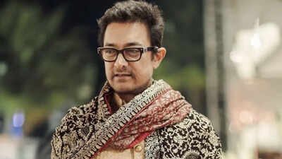 Aamir Khan sees off Raj Thackeray after wedding with Gauri Spratt; inside pictures capture newlyweds' special day Aamir Khan sees off Raj Thackeray after wedding with Gauri Spratt; inside pictures capture newlyweds' special day