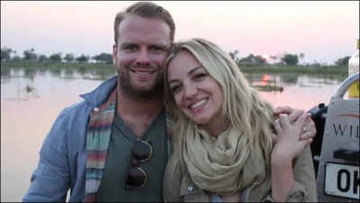Abby Elliott and Bill Kennedy who had been married for the past 10 years have officially called it quits. Elliott has also filed for divorce from the producer earlier this month. The Bear’ star Abby Elliott and husband Bill Kennedy file for divorce after 10 years of marriage