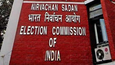 Citing former PM Manmohan Singh, BJP says Congress has habit of discrediting Election Commission