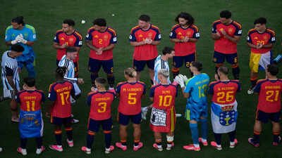 Argentina's Lionel Messi (10) walks between Spain players during the medal ceremony (AP/PTI photo) WATCH: Spain players form guard of honour for Lionel Messi after FIFA World Cup win