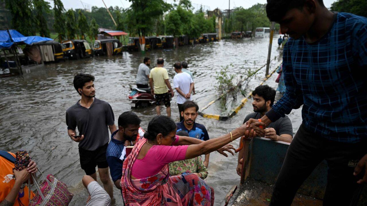 Flood-hit Nalasopara residents rely on tractors
